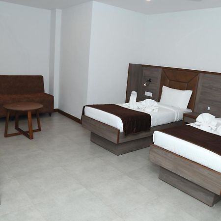 Hotel K79 Джамшедпур Екстериор снимка