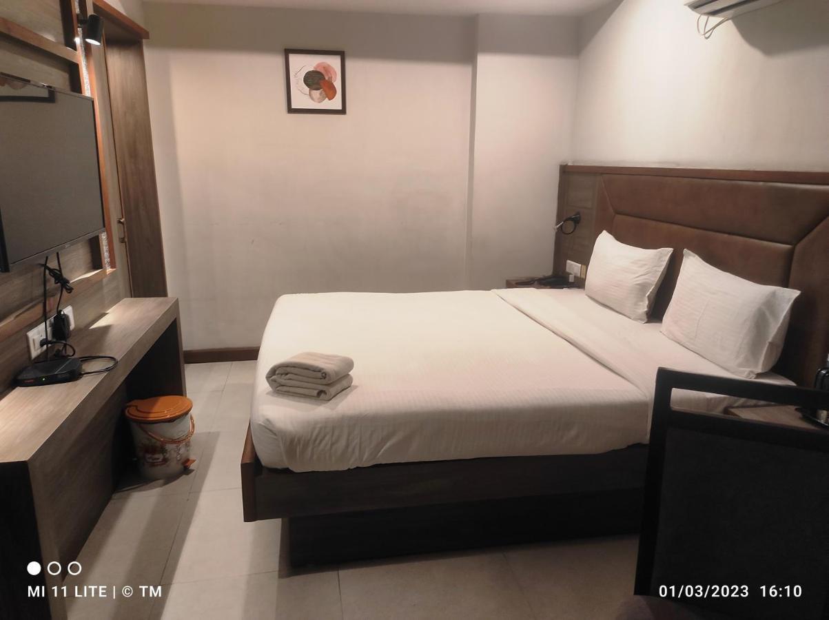 Hotel K79 Джамшедпур Екстериор снимка