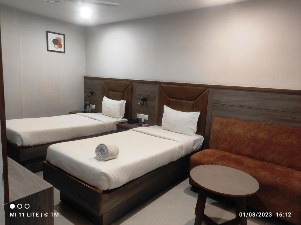 Hotel K79 Джамшедпур Екстериор снимка