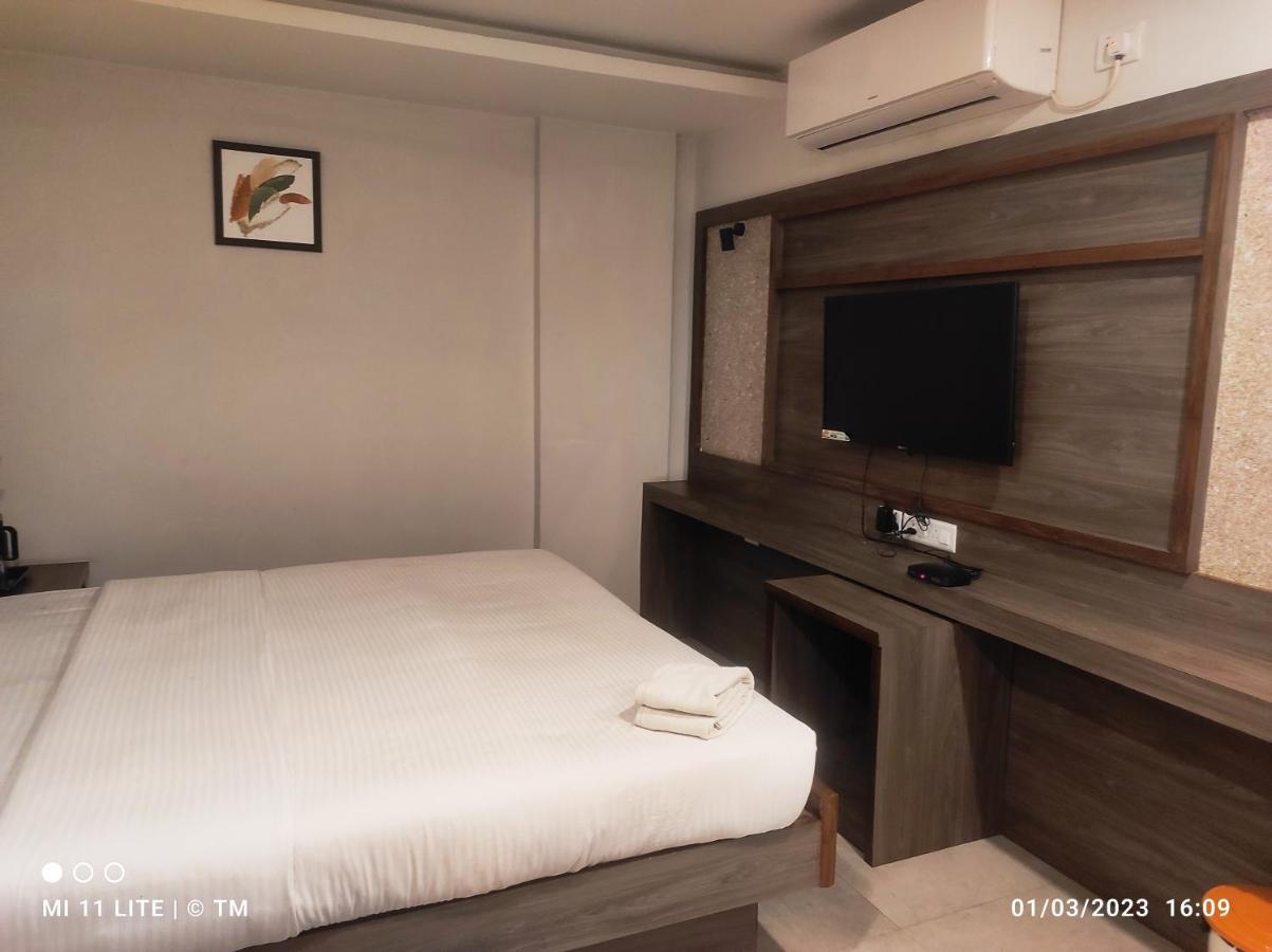 Hotel K79 Джамшедпур Екстериор снимка