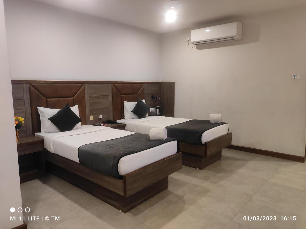 Hotel K79 Джамшедпур Екстериор снимка
