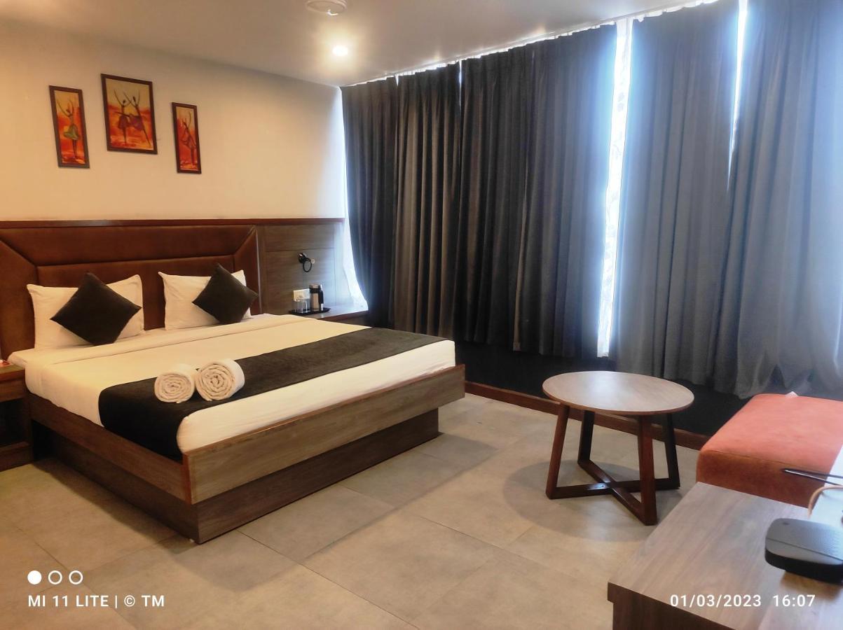 Hotel K79 Джамшедпур Екстериор снимка