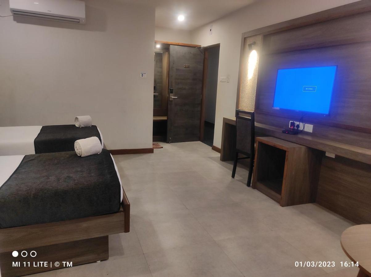 Hotel K79 Джамшедпур Екстериор снимка