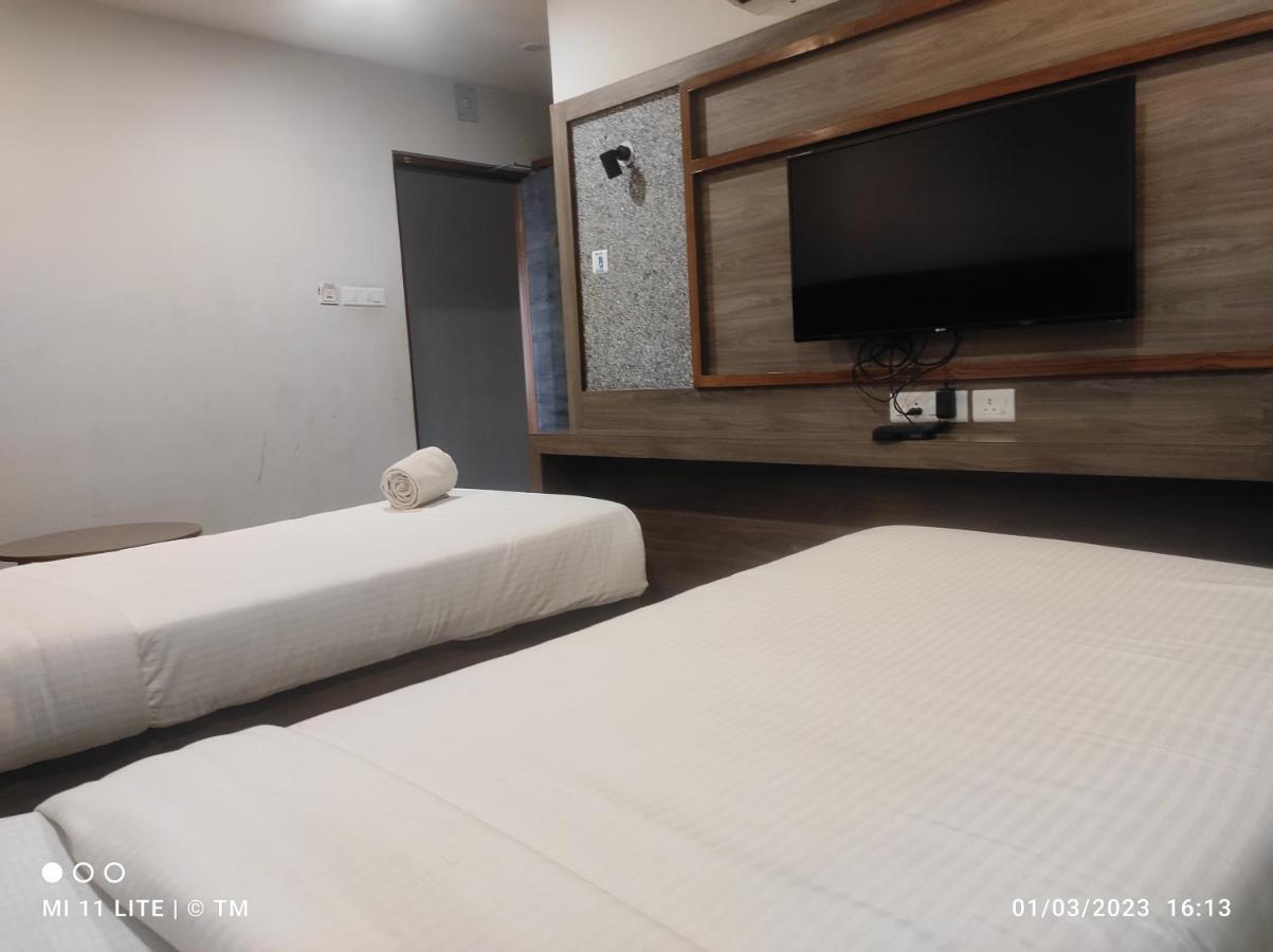 Hotel K79 Джамшедпур Екстериор снимка