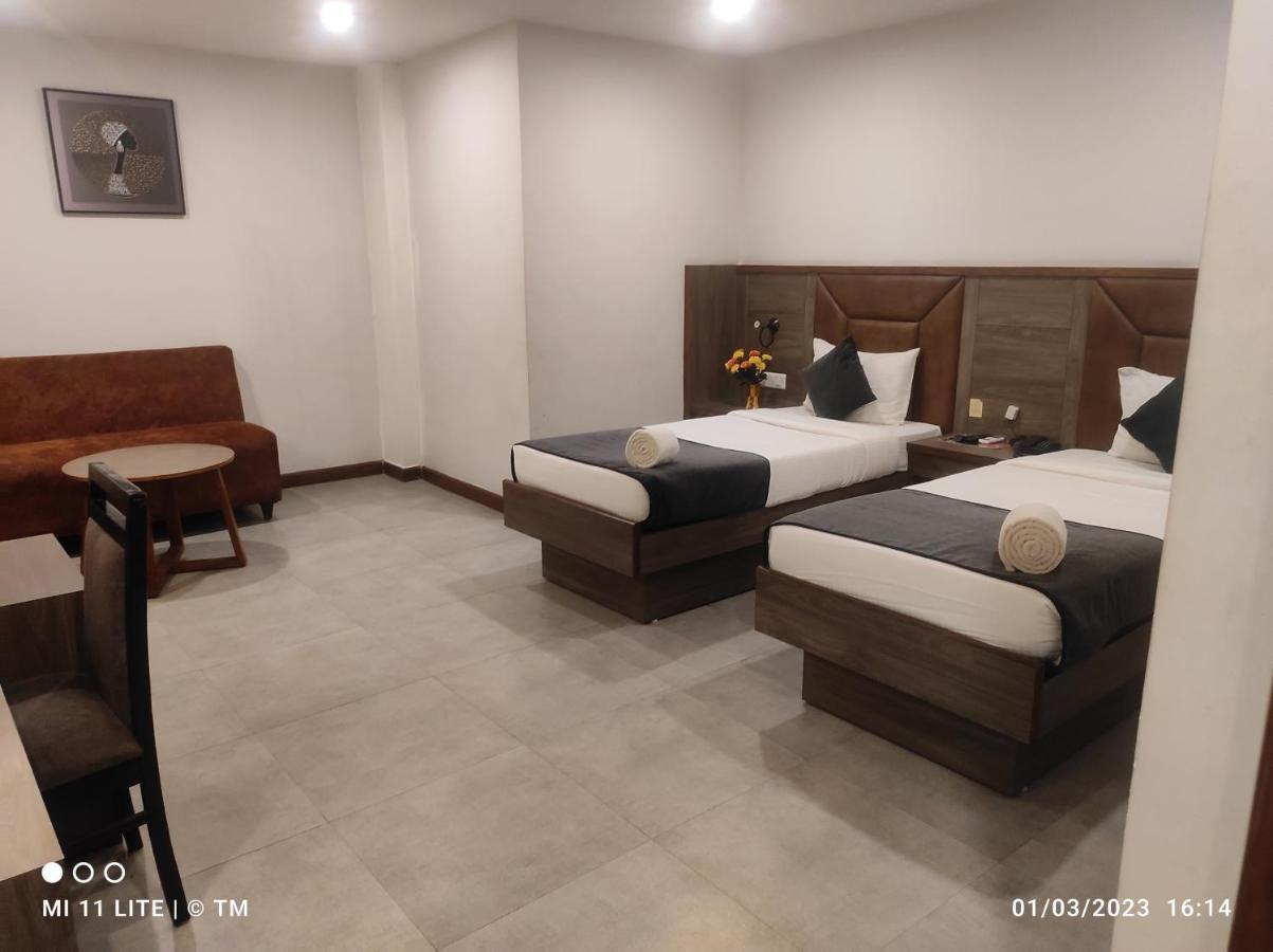 Hotel K79 Джамшедпур Екстериор снимка