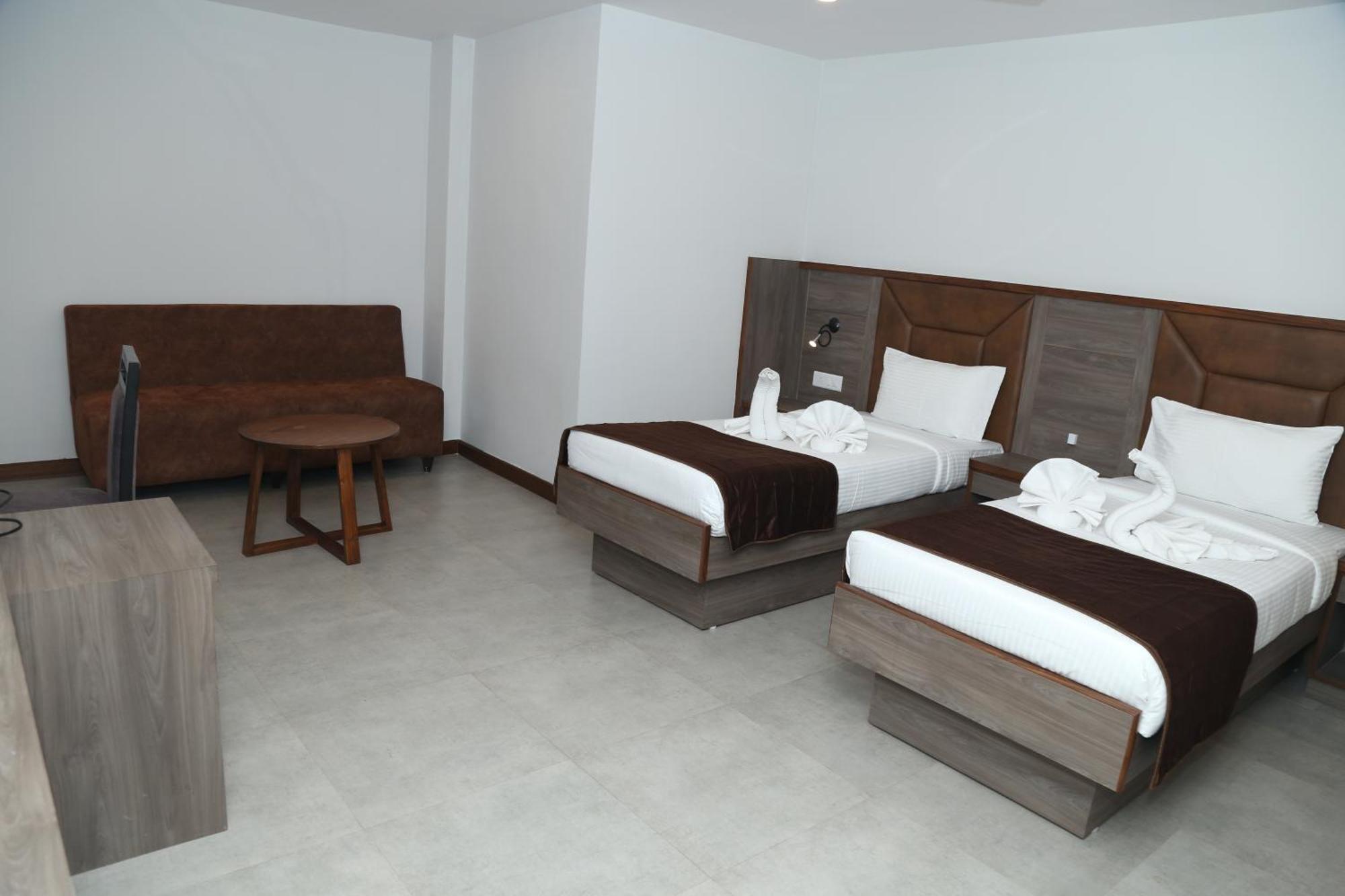 Hotel K79 Джамшедпур Екстериор снимка