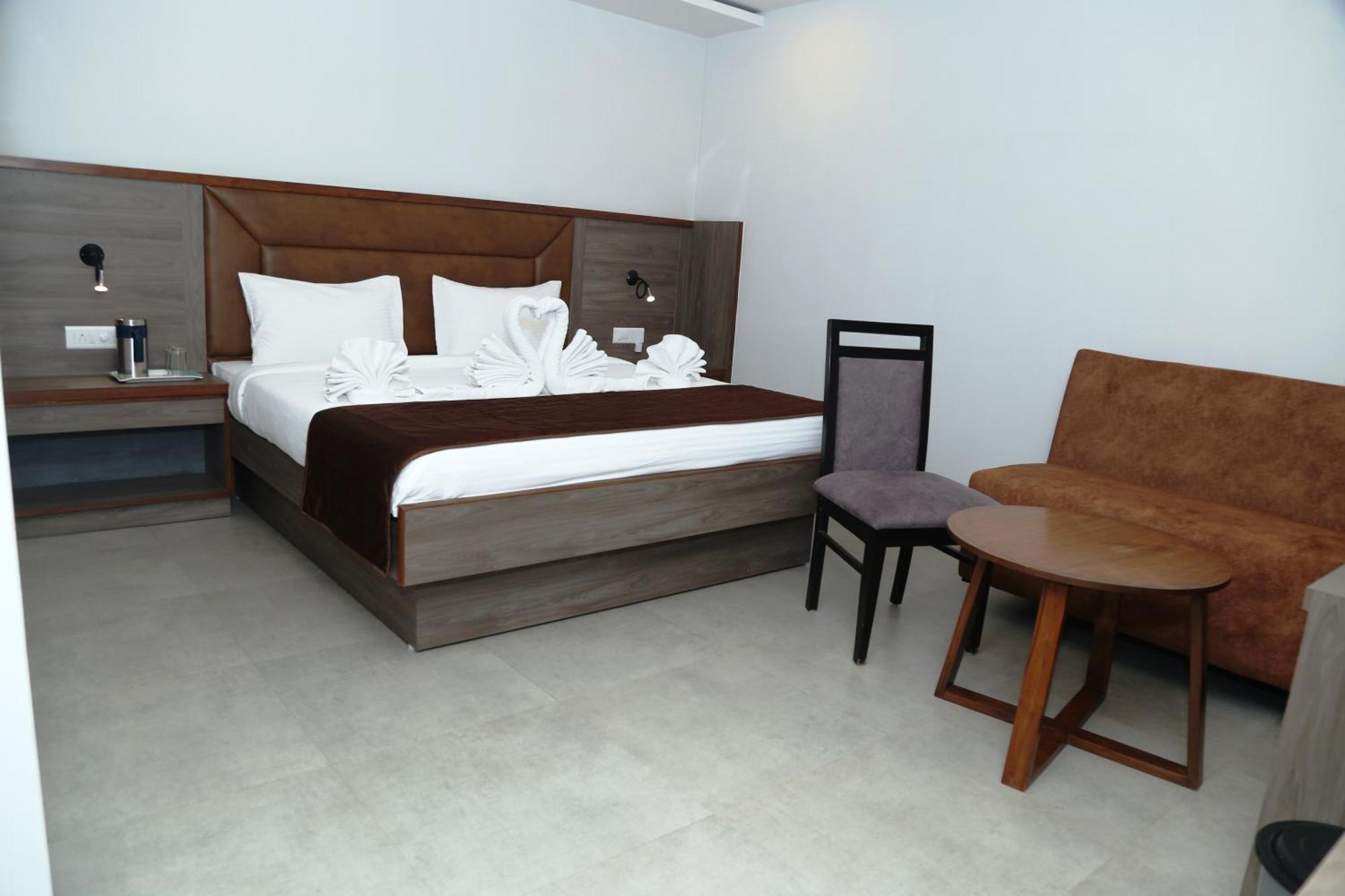 Hotel K79 Джамшедпур Екстериор снимка