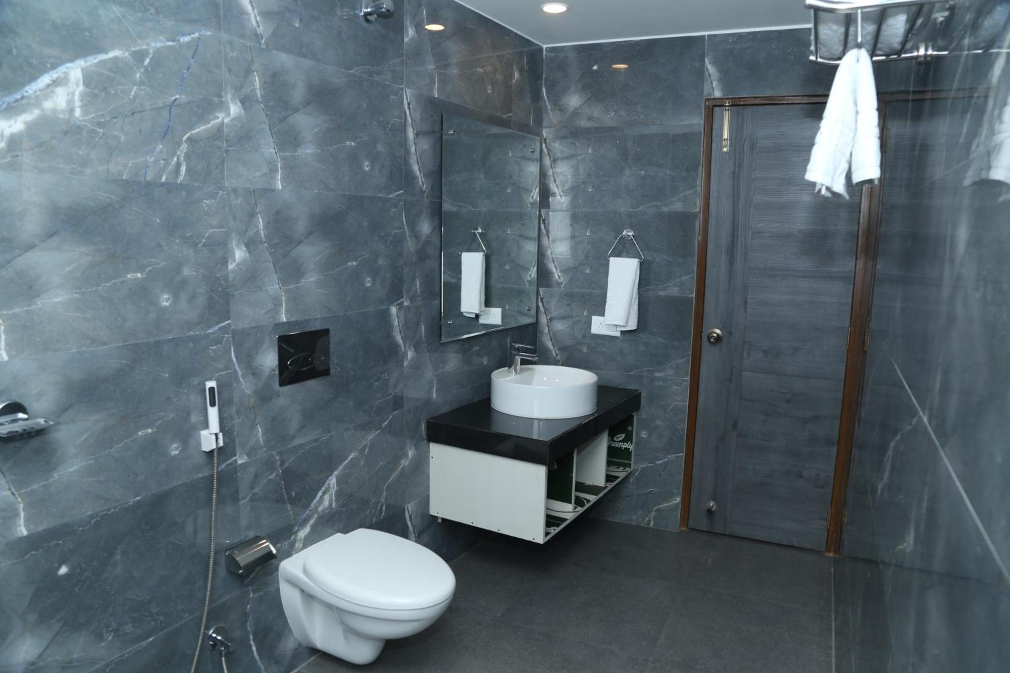 Hotel K79 Джамшедпур Екстериор снимка
