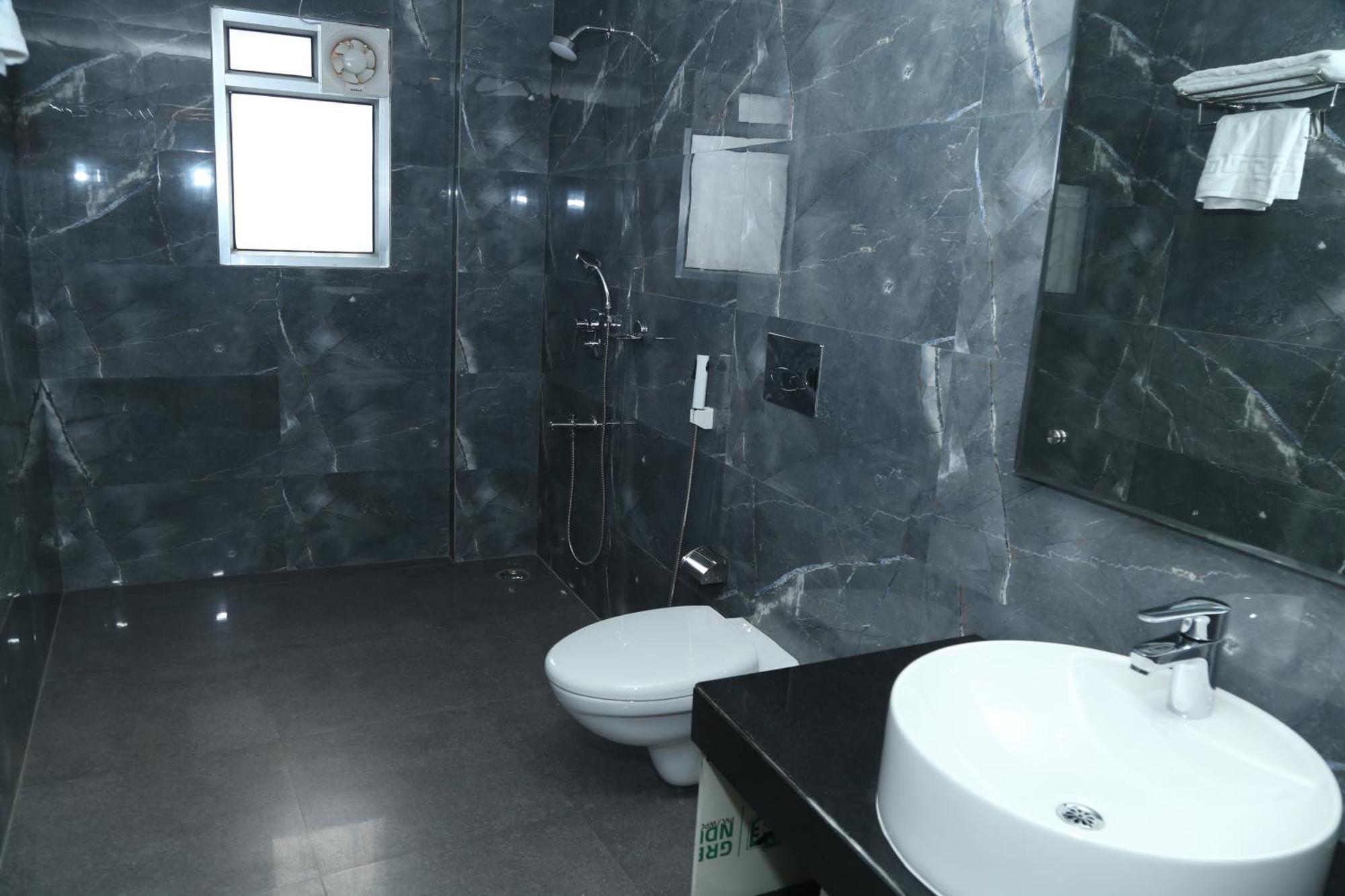 Hotel K79 Джамшедпур Екстериор снимка