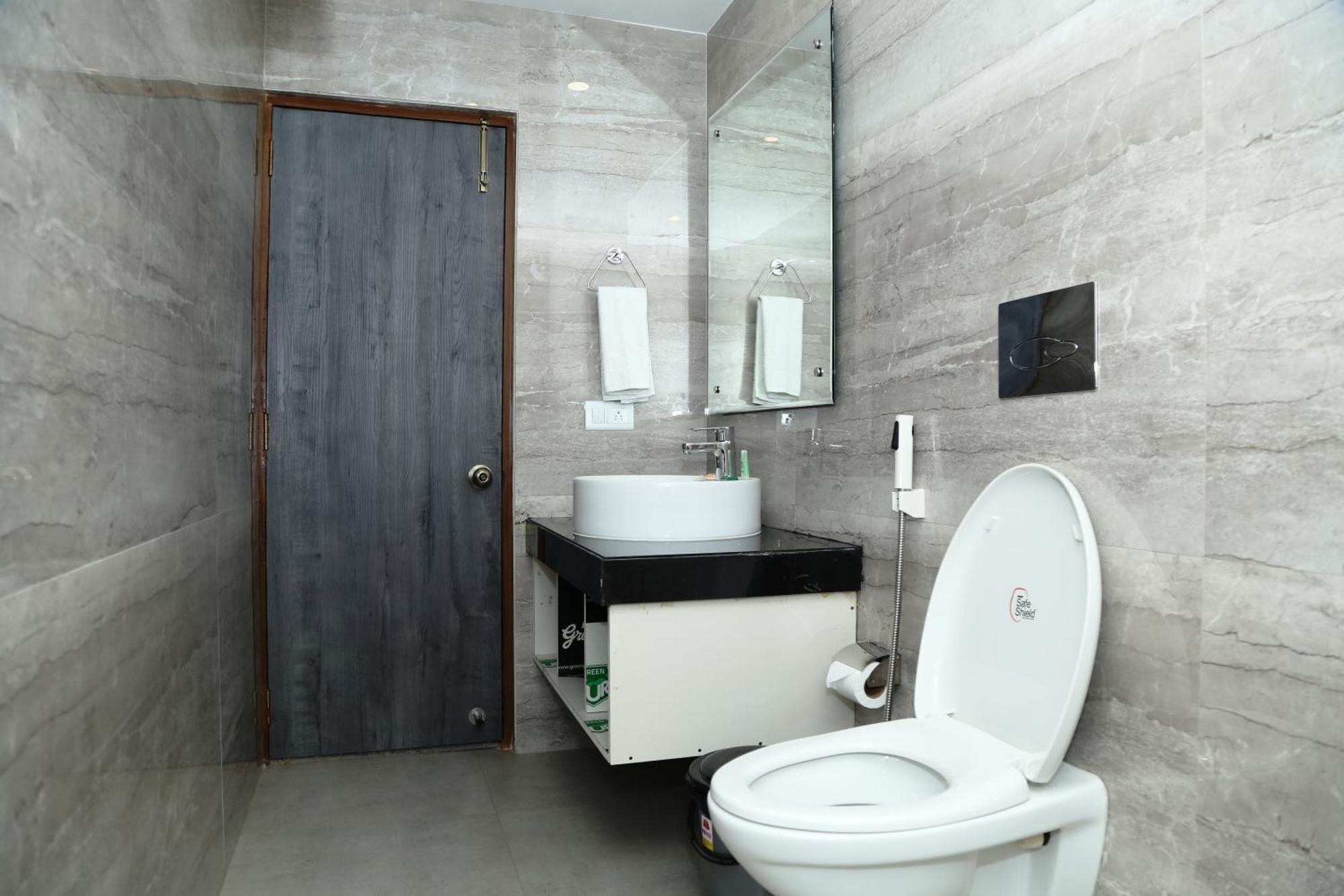 Hotel K79 Джамшедпур Екстериор снимка